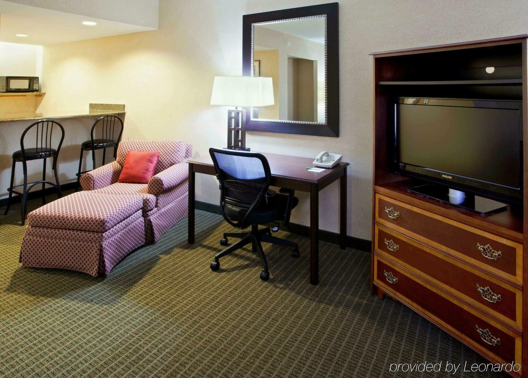 Washington-dulles International Airport By Ihg Sterling