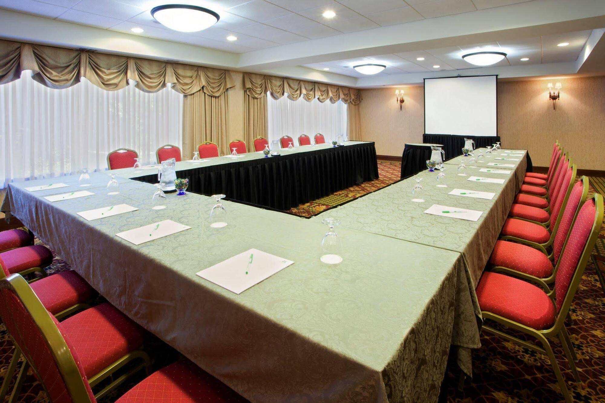 Hotel Washington-dulles International Airport By Ihg 3*